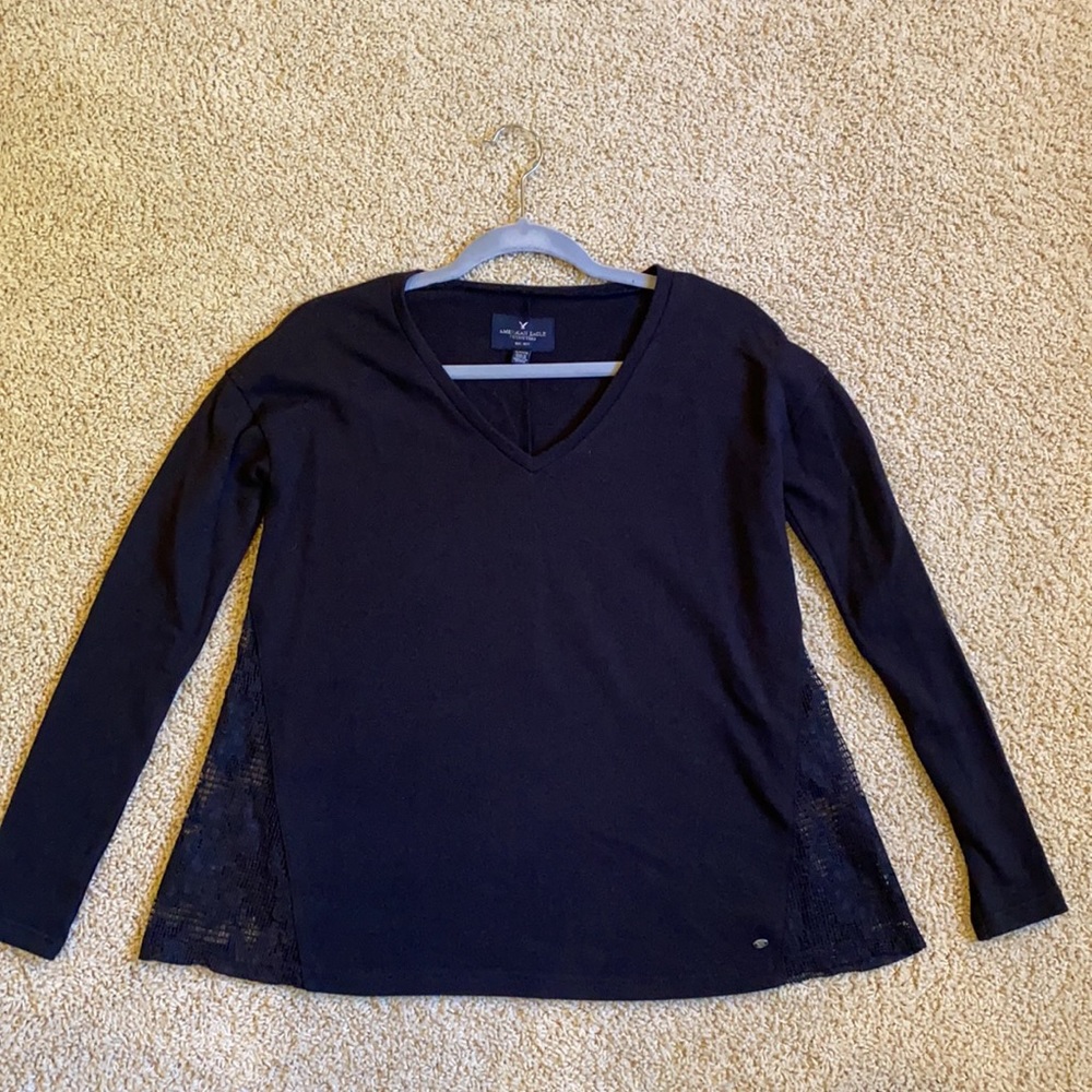 ✅American Eagle women’s SMALL top. Black with lace detail at bottom. NEW